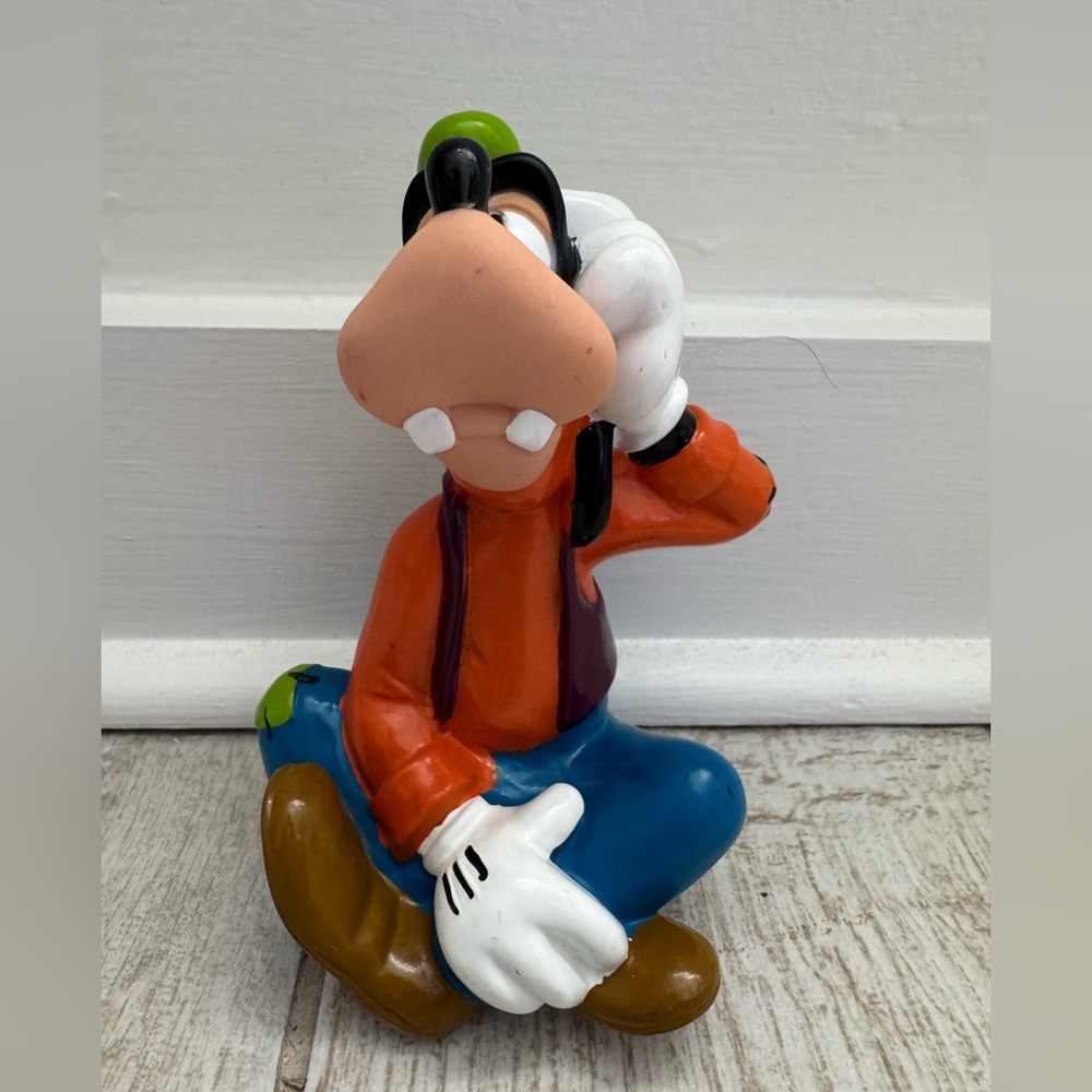 VINTAGE Plastic 5” Figure GOOFY Disney Toy Rubber